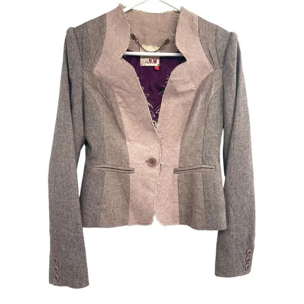 In The Now Womens Blazer Fitted Size 4 single button lined